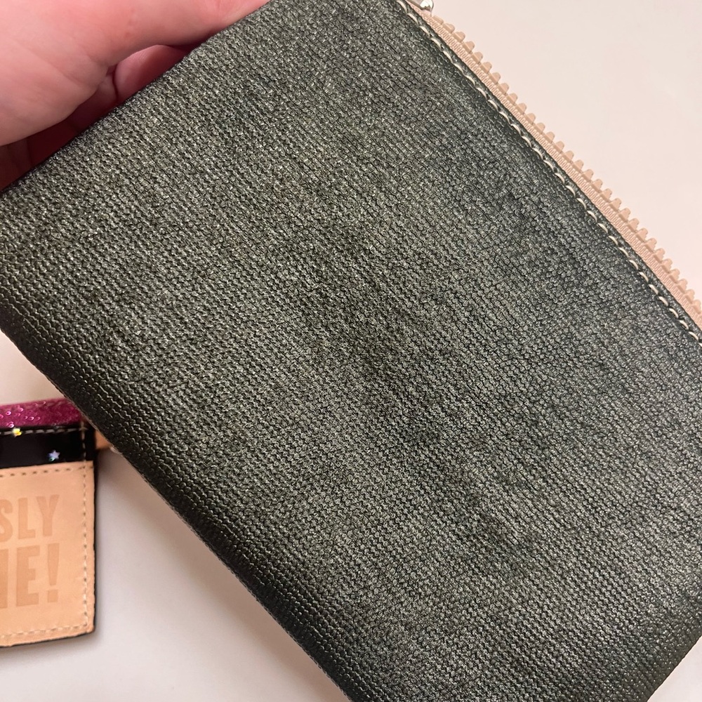 Consuela Green w/ tan trim Wristlet Wallet + pouch - Picture 6 of 9